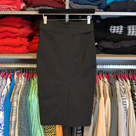 New York & Co. black back slit button detail pencil skirt size 2 - Picture 3 of 3